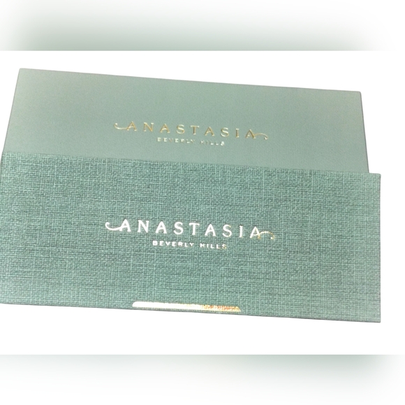 Anastasia Beverly Hills Nouveau Eyeshadow Palette - Picture 4 of 10